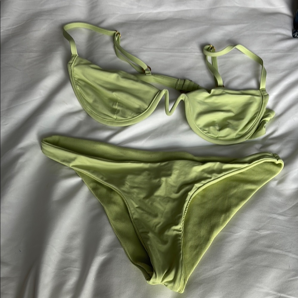 L*SPACE Nico Top and Low Rise Bottoms Lime Bikini Set - Picture 3 of 11